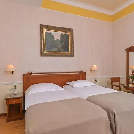 Continental Hotel 3*