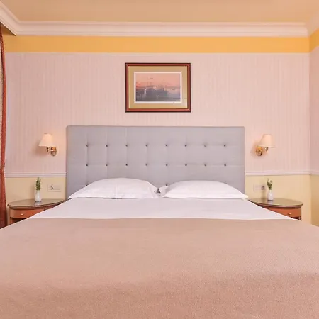 Continental 3* Abbázia