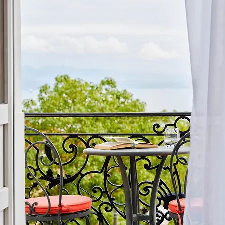 Continental 3* Abbázia