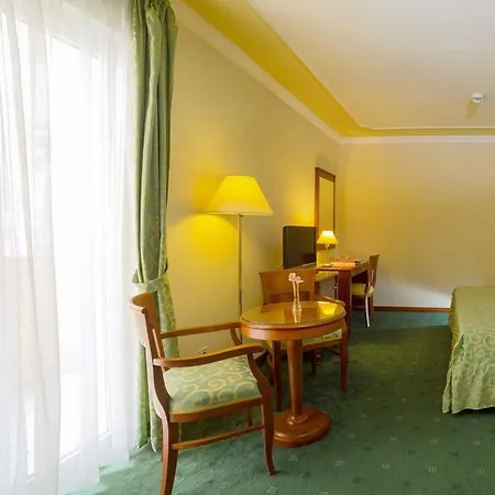 Continental Hotel 3*