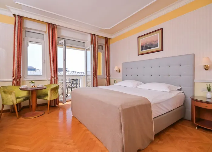 Continental Hotel 3*