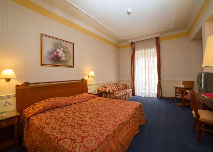 Отель Continental