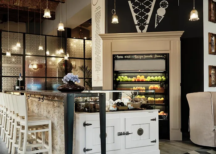 Отель Continental 3*