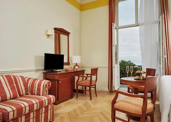 Отель Continental 3*